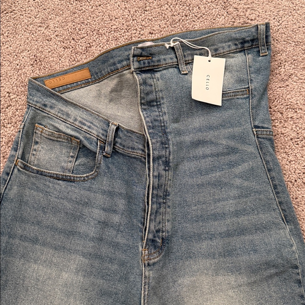 Jeans - Picture 2 of 5
